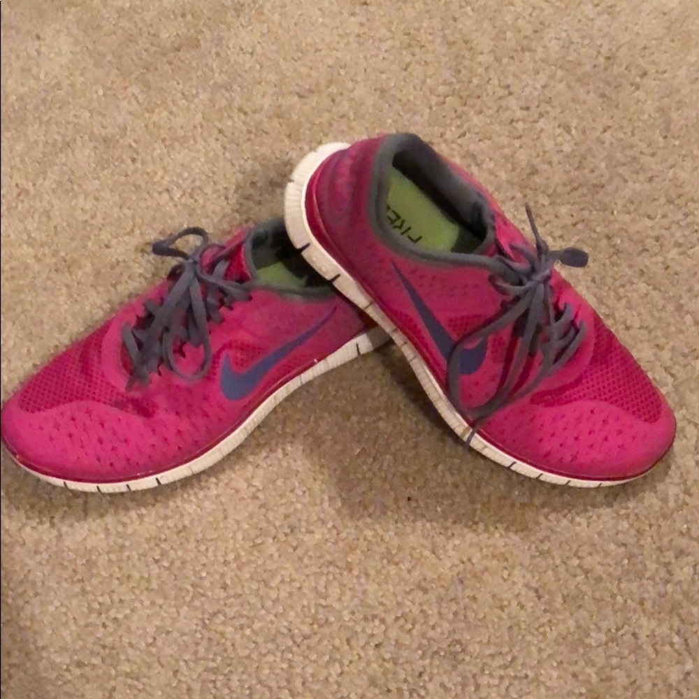 Nike free tennis shoes